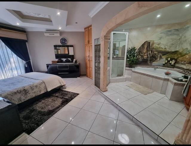 4 BEDROOM HOUSE FOR SALE IN FLORENTIA